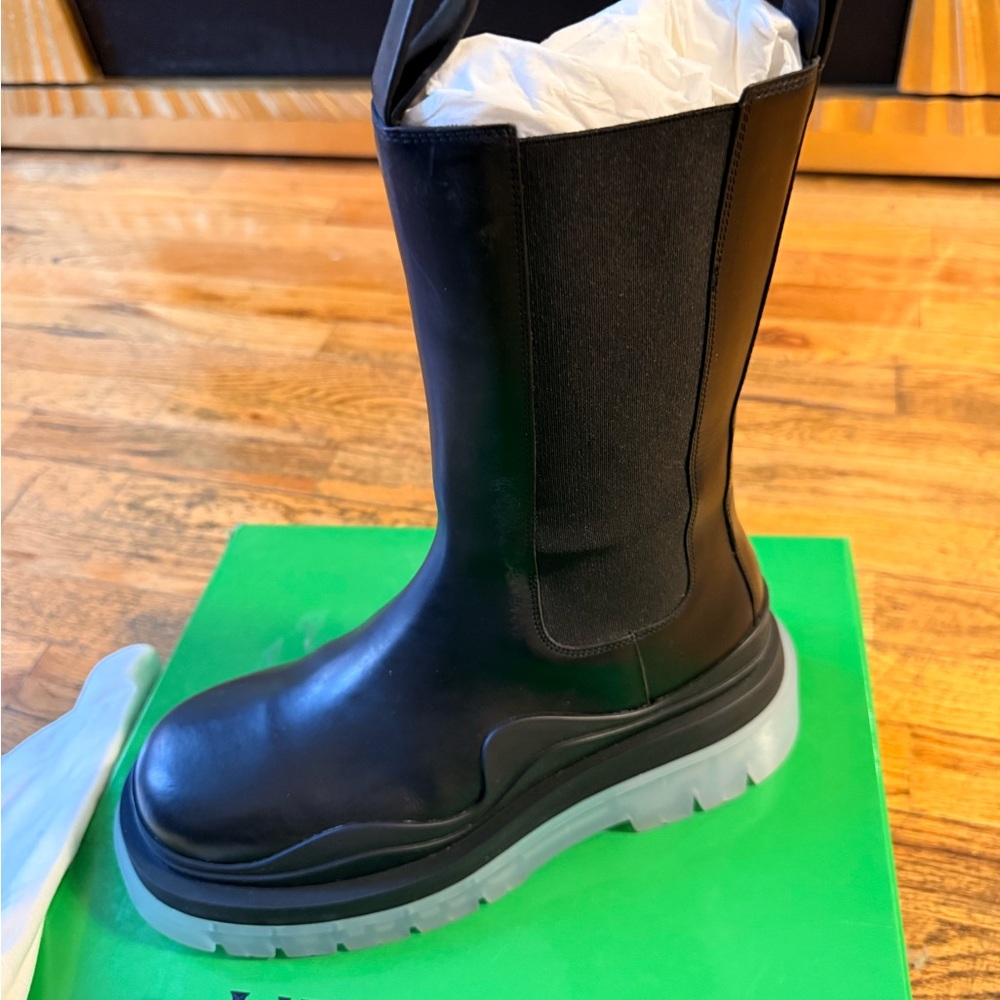Bottega Veneta Black Leather Chelsea Boot with Chunky Sole